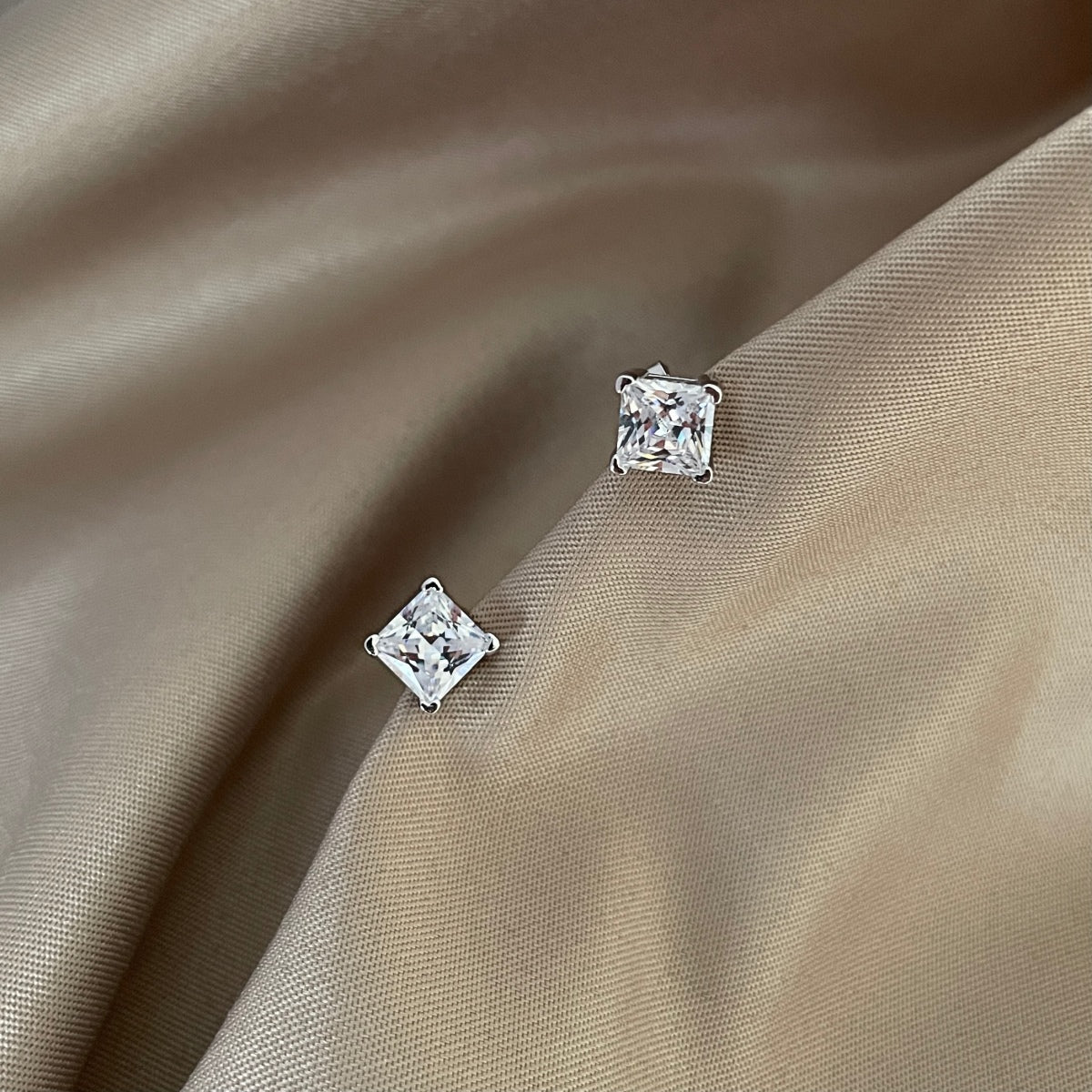 [Clover Jewels]Delicate Square Shape Earrings