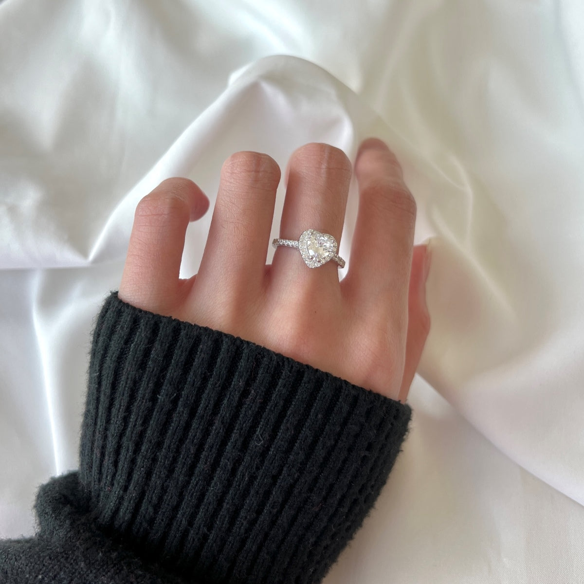 [Clover Jewels]Eternity Splashy Romantic Heart Shape Lover Ring