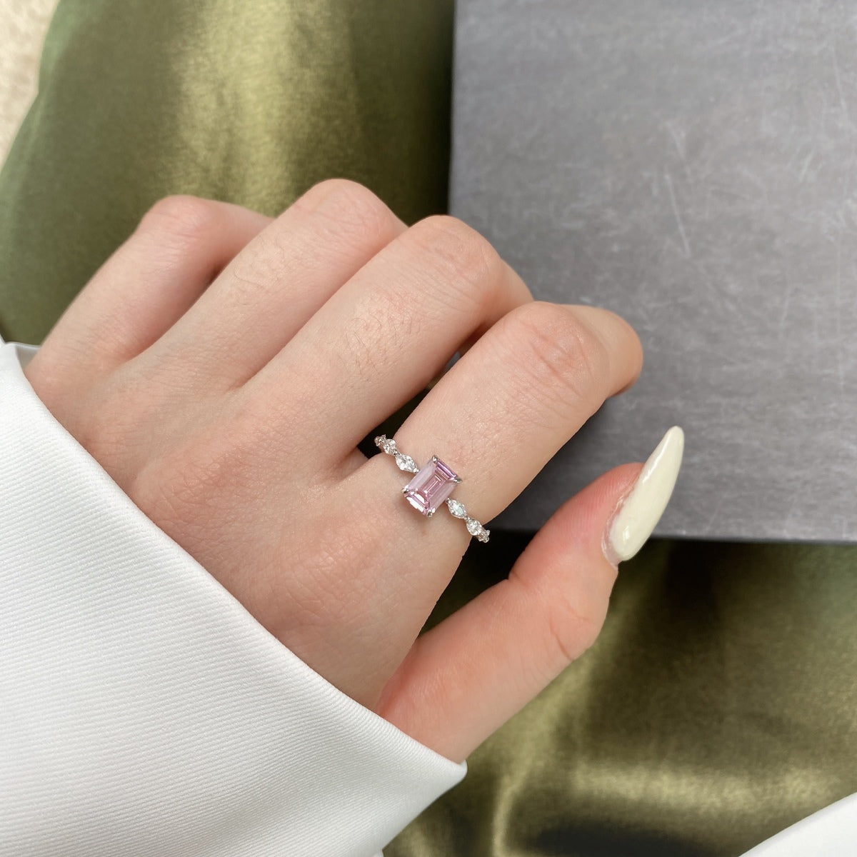 [Clover Jewels]1.0 Carat Dainty Resplendent Radiant Cut Daily Ring