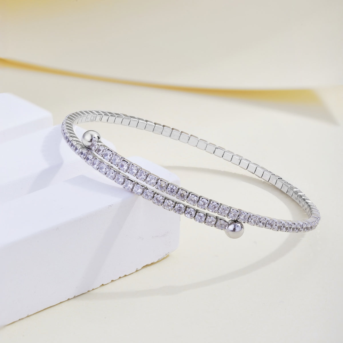 [Clover Jewels]Row of Diamonds Round Fashion Bracelet