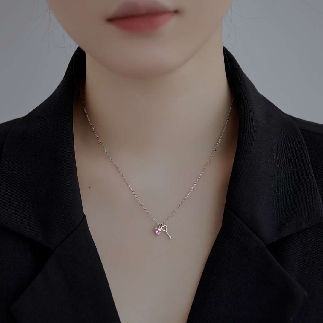 [Clover Jewels]Unique Heart Shape Key Pendent Necklace