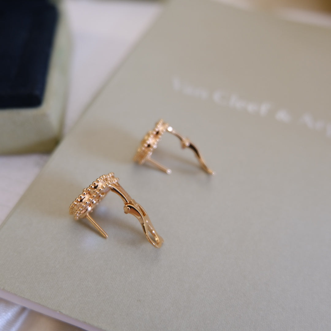 [Clover Jewels]LUCKY PINK GOLD WHITE MOP EARRINGS