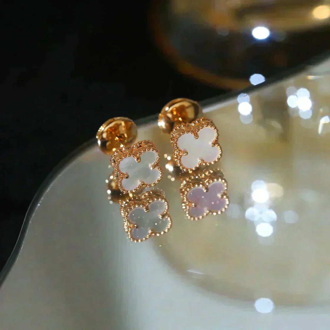 [Clover Jewels]CLOVER MINI 9.5MM WHITE MOP EARRINGS