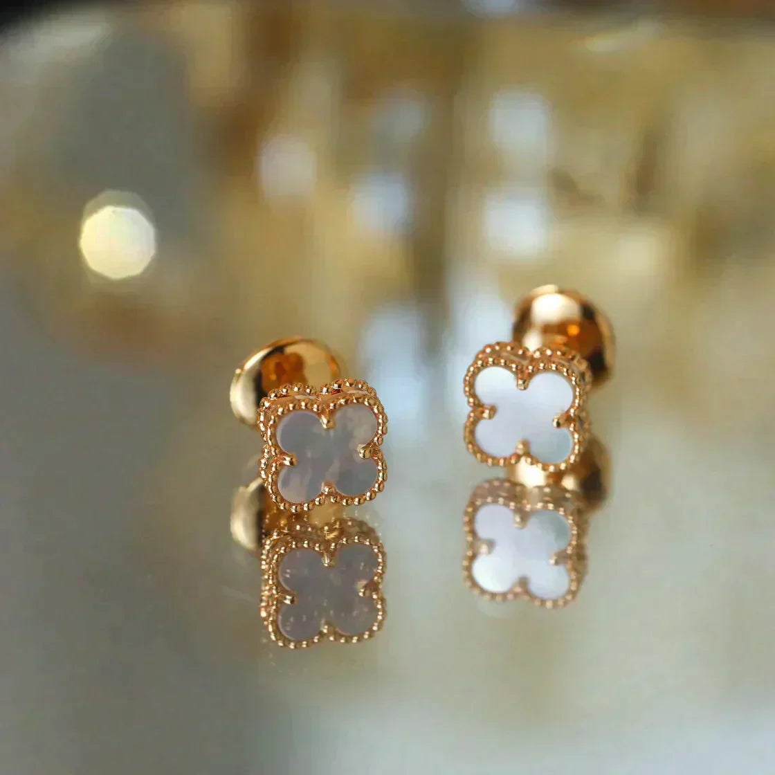 [Clover Jewels]CLOVER MINI 9.5MM WHITE MOP EARRINGS