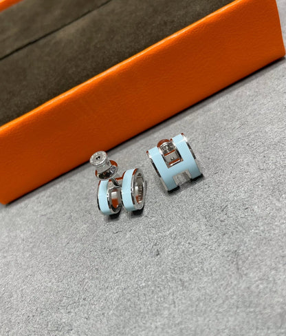 [Clover Jewels]POP H SKY BLUE STUD EARRINGS