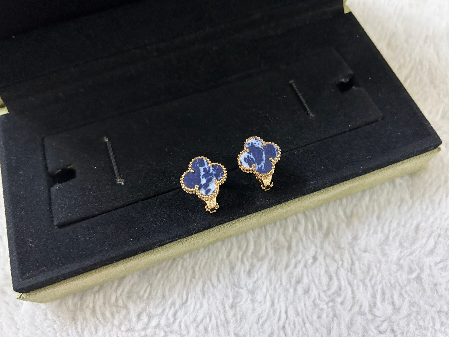 [Clover Jewels]CLOVER PIETERSITE MEDIUM STUD EARRINGS