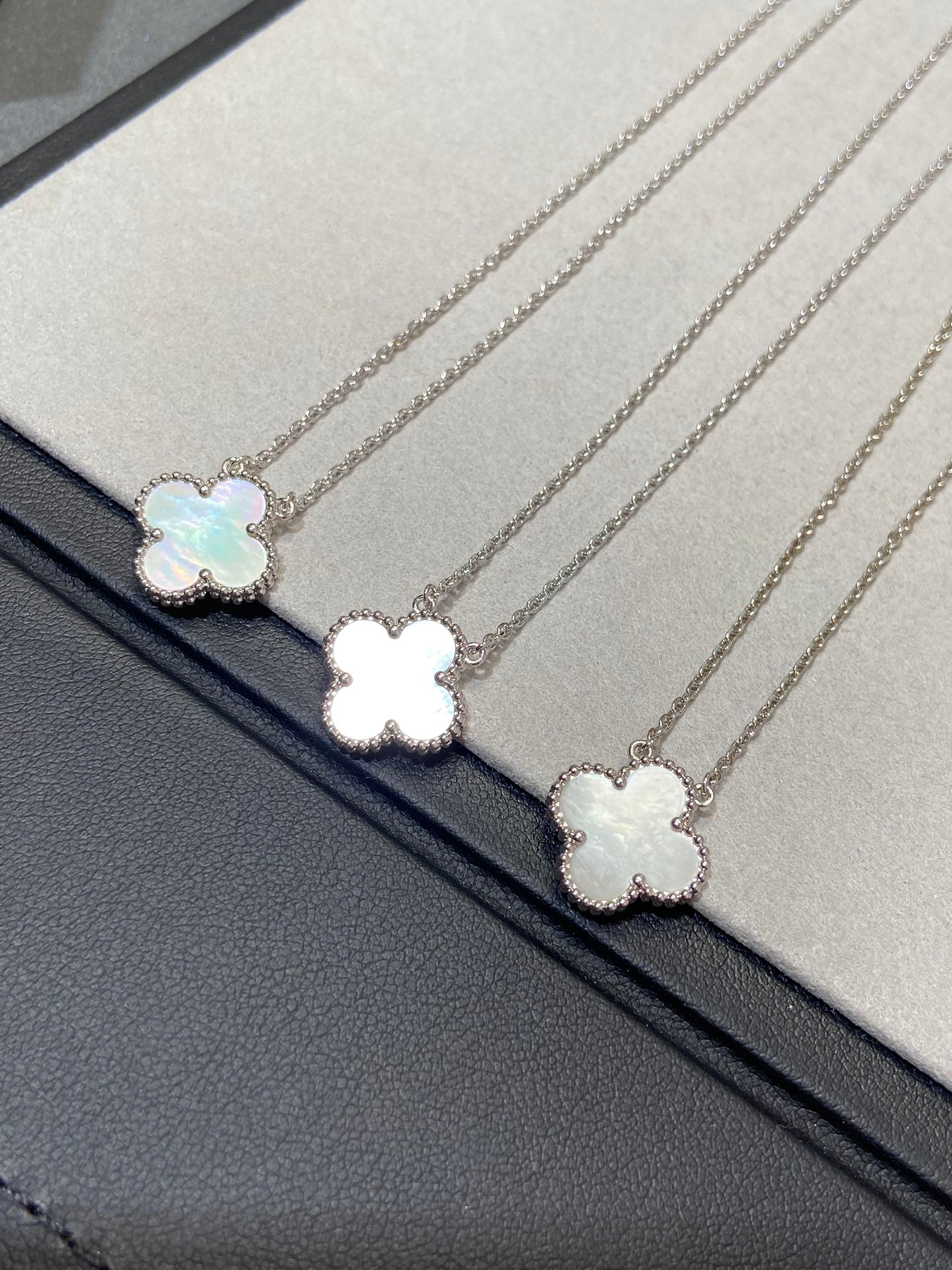 [Clover Jewels]CLOVER MEDIUM SILVER WHITE MOP NECKLACE