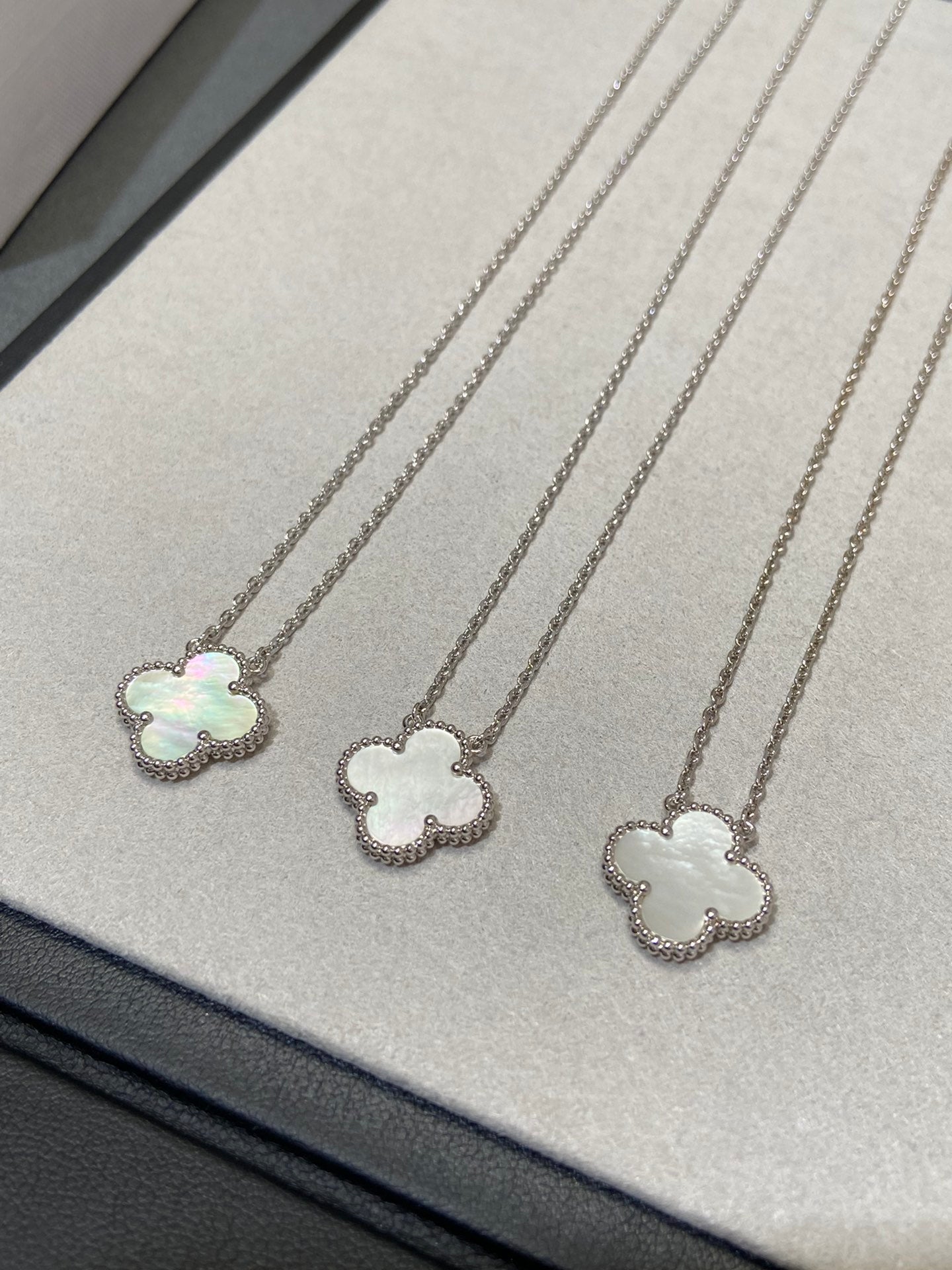 [Clover Jewels]CLOVER MEDIUM SILVER WHITE MOP NECKLACE