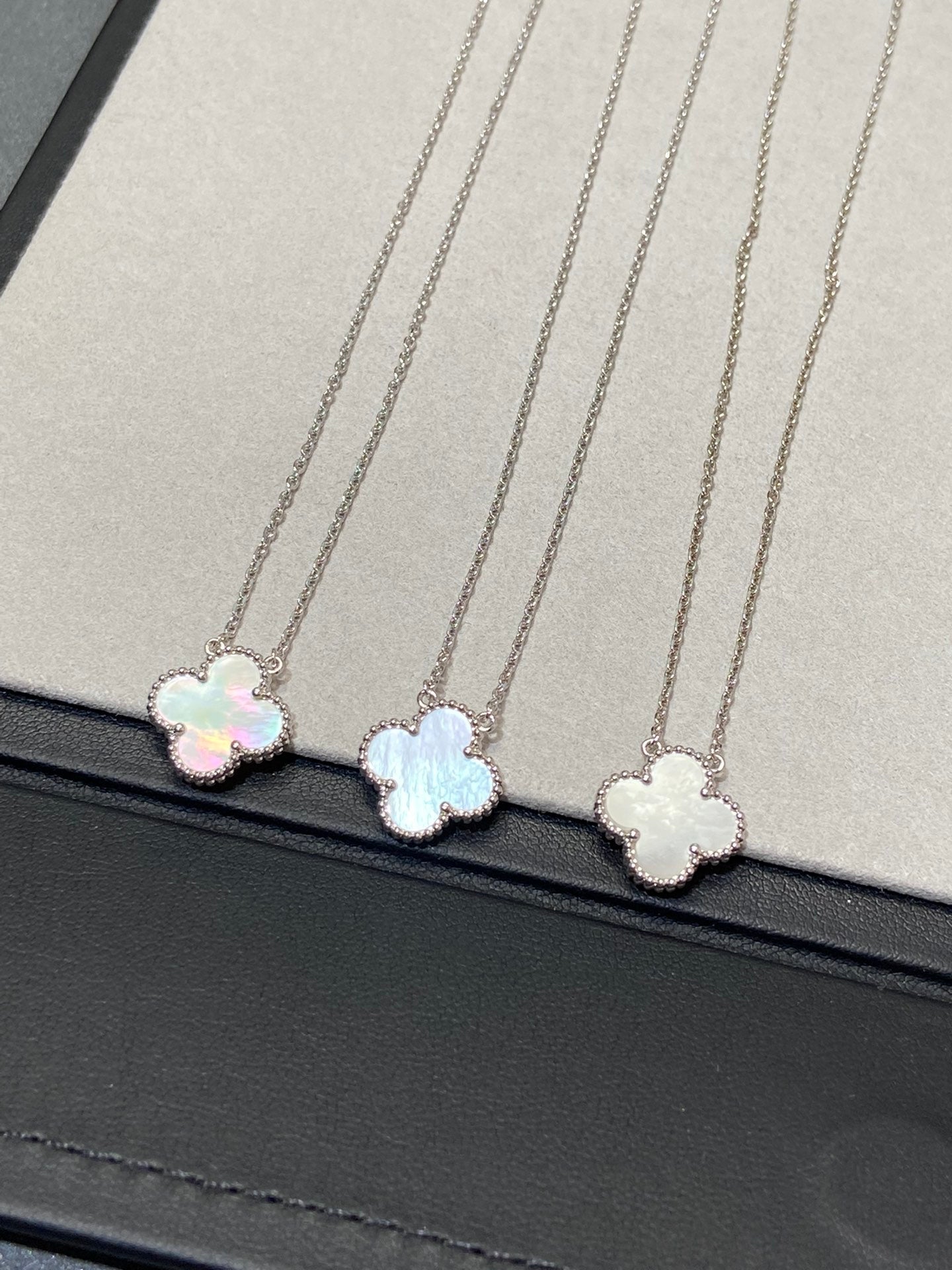 [Clover Jewels]CLOVER MEDIUM SILVER WHITE MOP NECKLACE