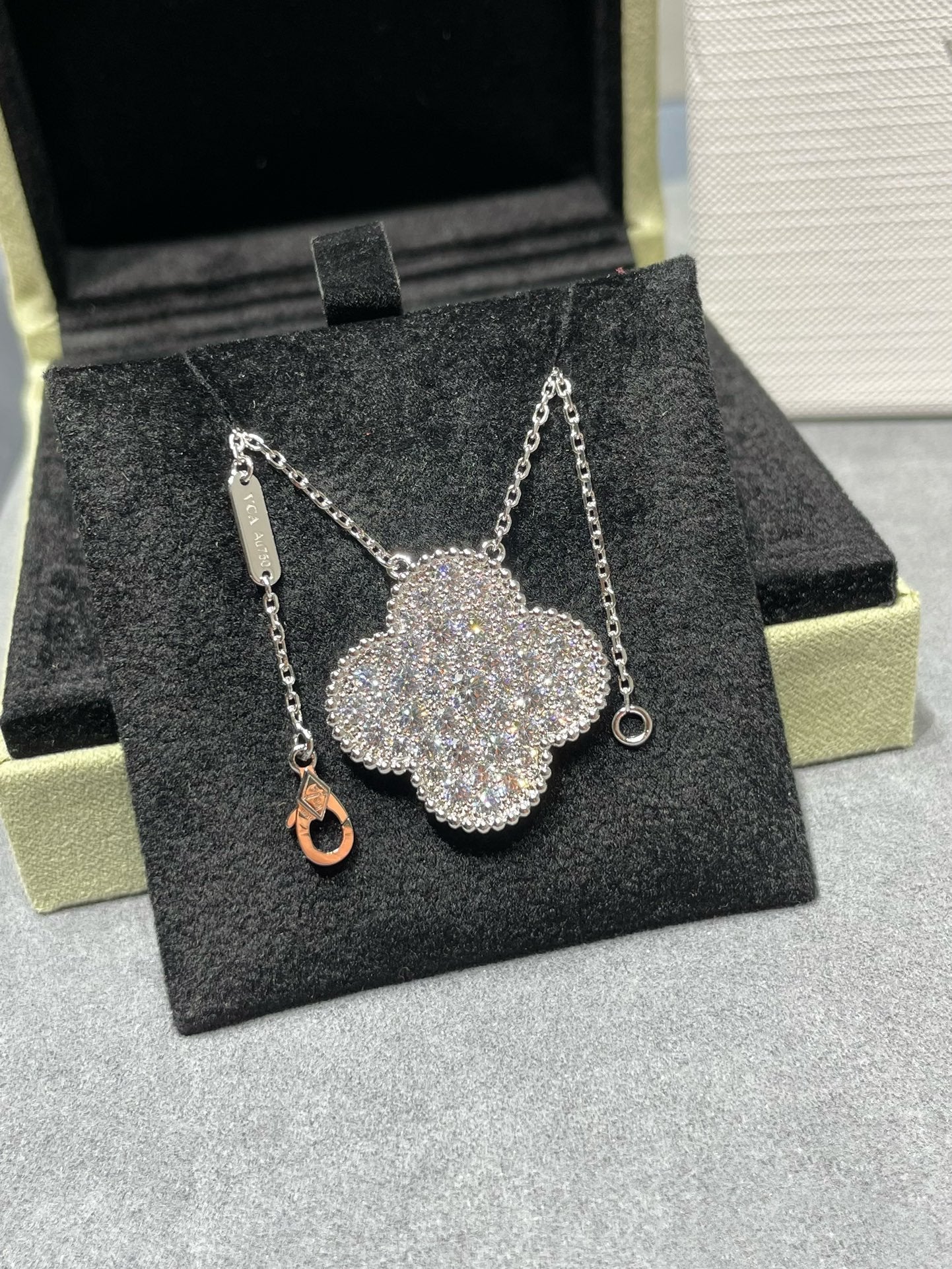 [Clover Jewels]CLOVER 25MM LARGE PENDANT DIAMOND PAVED SILVER NECKLACE