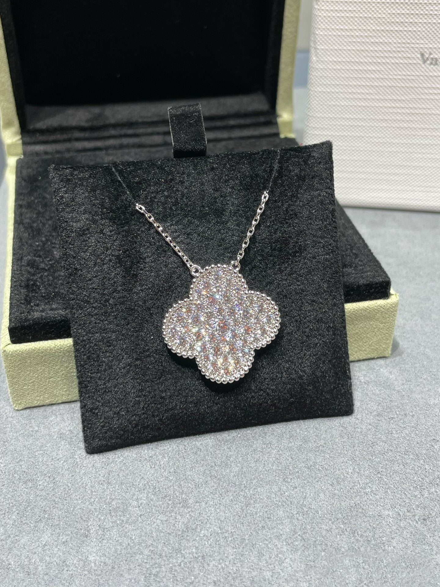 [Clover Jewels]CLOVER 25MM LARGE PENDANT DIAMOND PAVED SILVER NECKLACE