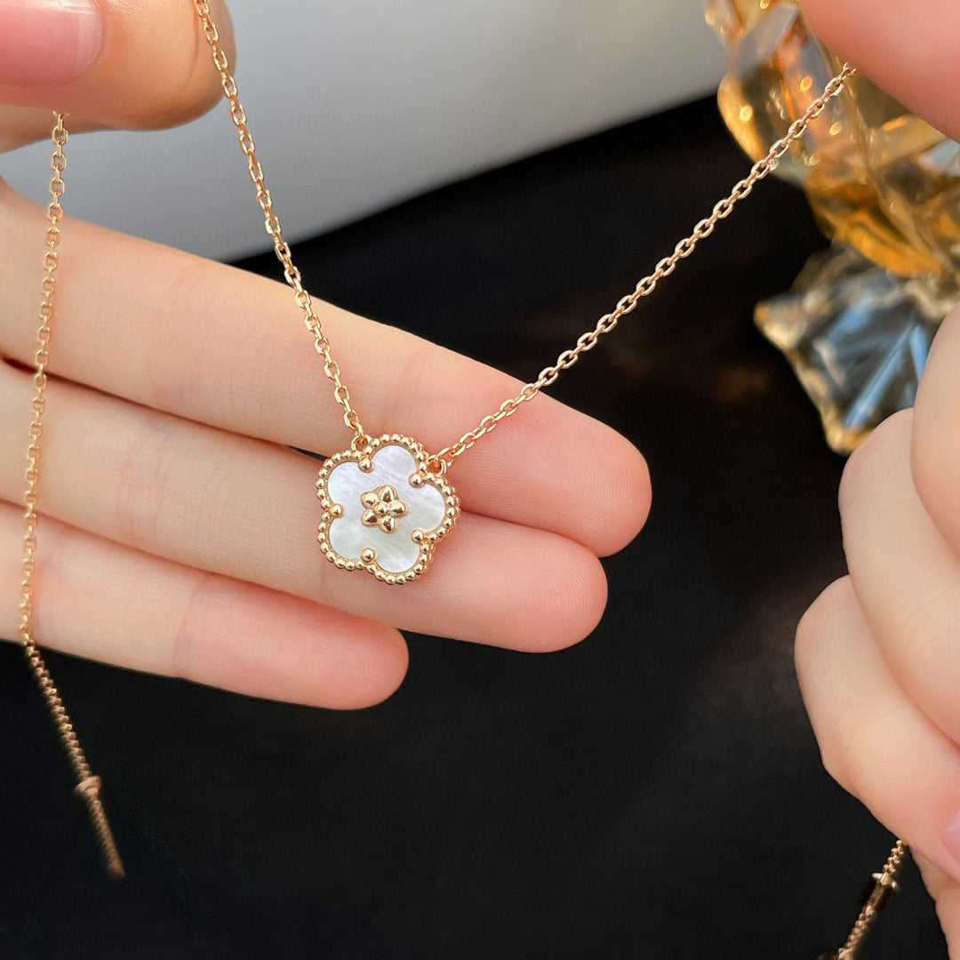 [Clover Jewels]LUCKY  WHITE MOP  PLUM BLOSSOM NECKLACE