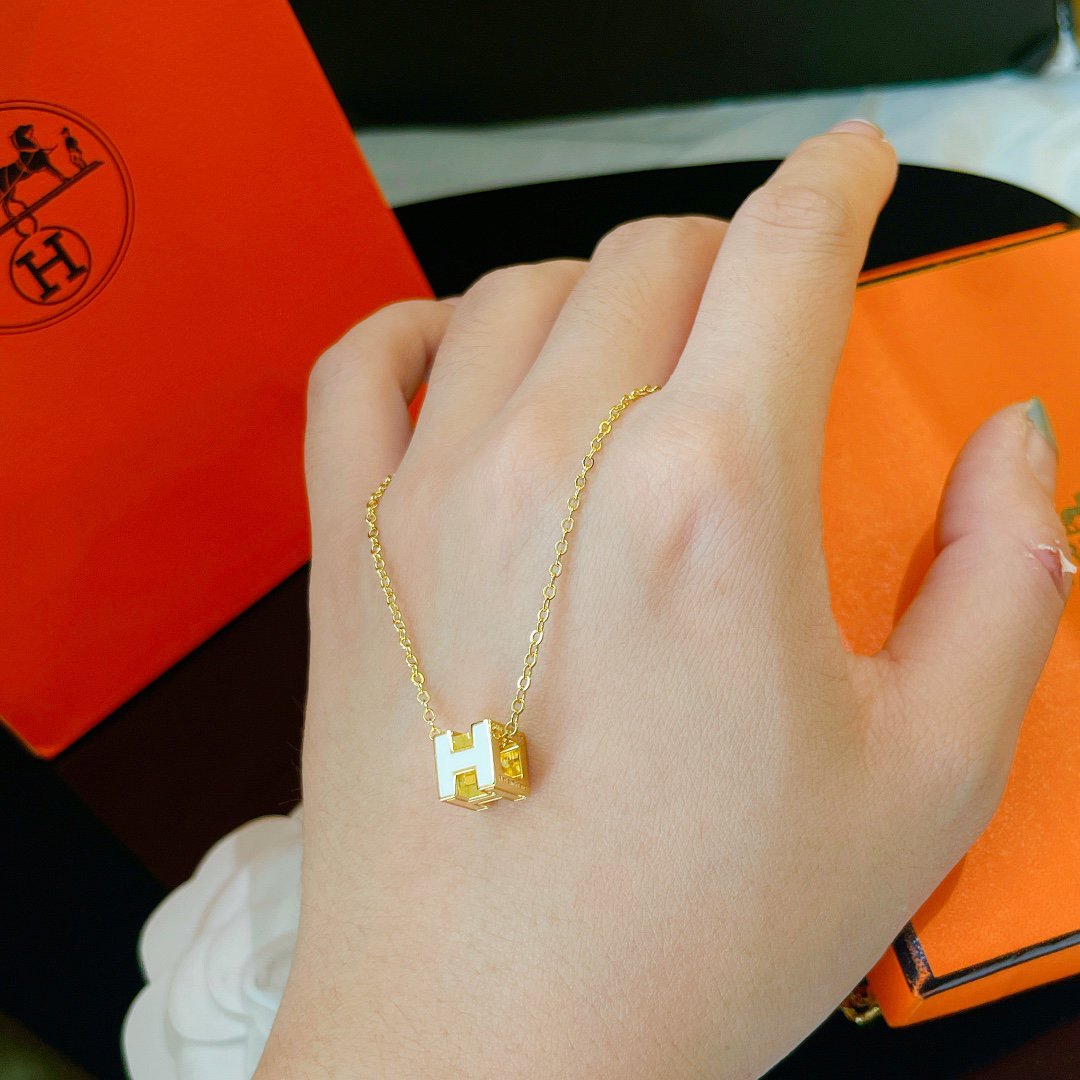 [Clover Jewels]H WHITE SQUARE GOLD NECKLACE