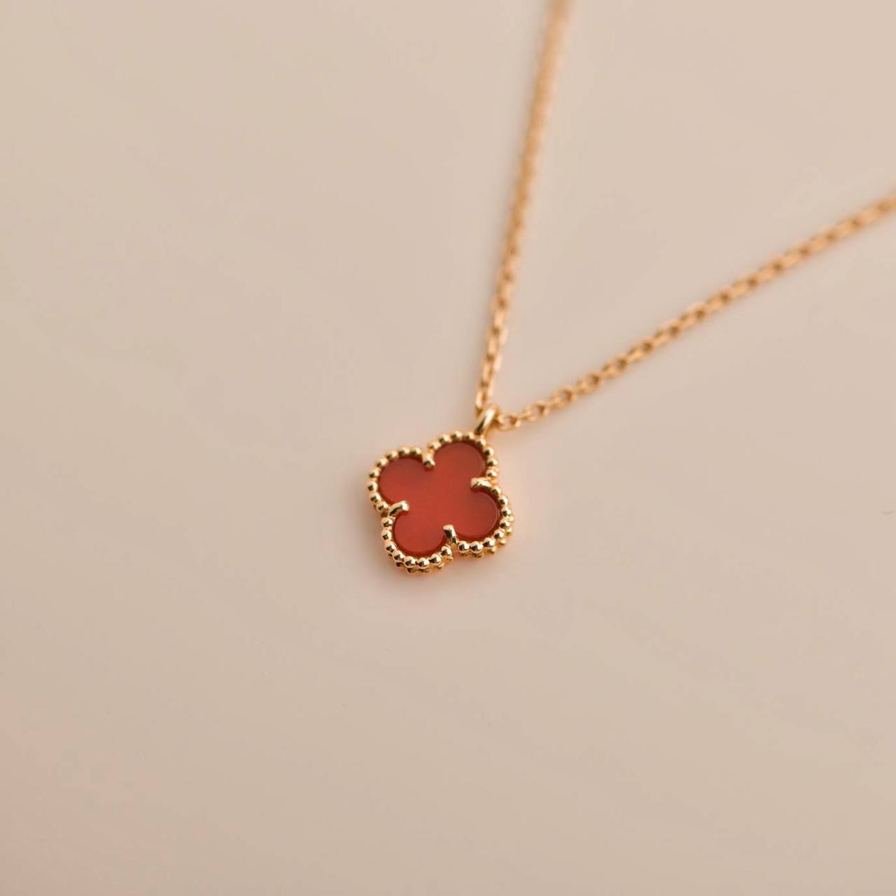 [Clover Jewels]CLOVER MINI 9.5MM WHITE CARNELIANS NECKLACE