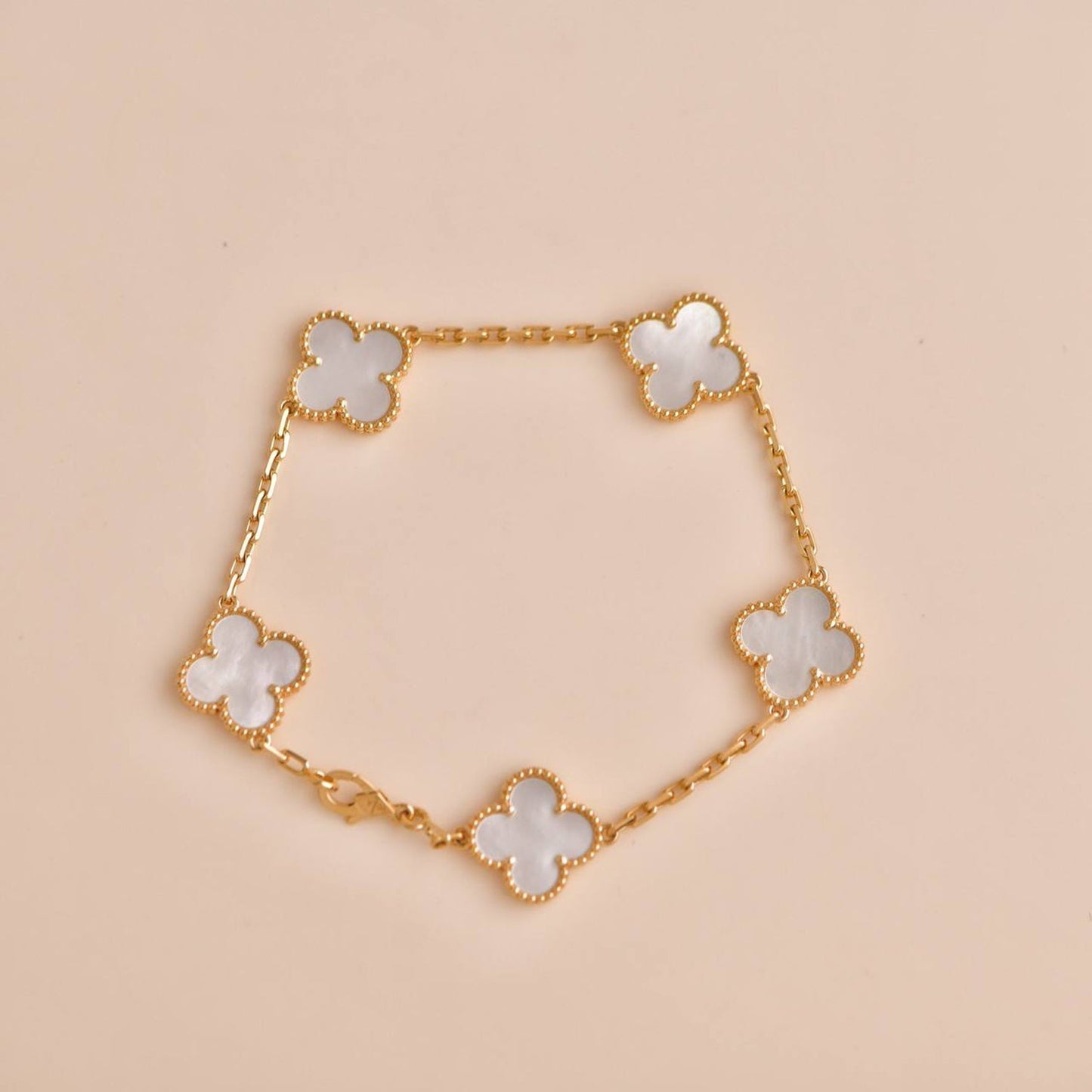 [Clover Jewels]CLOVER  5 MOTIF WHITE MOP BRACELET